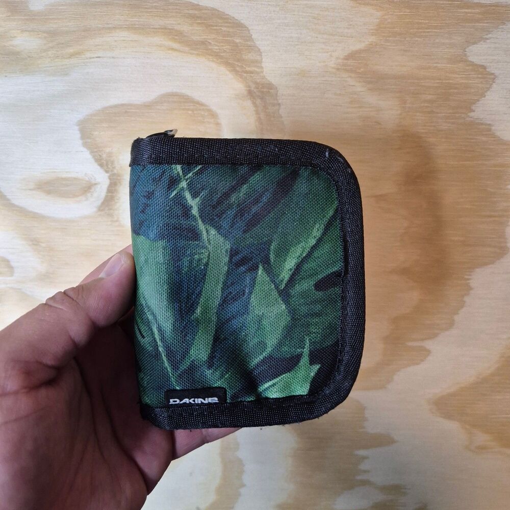 Dakine Y2K Zip Around Wallet Green Tropical Leaf Print ID Window Coin Pocket